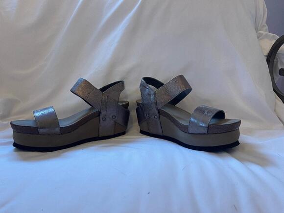 Crown Vintage sandals/Size 6 1/2 - Picture 3 of 5